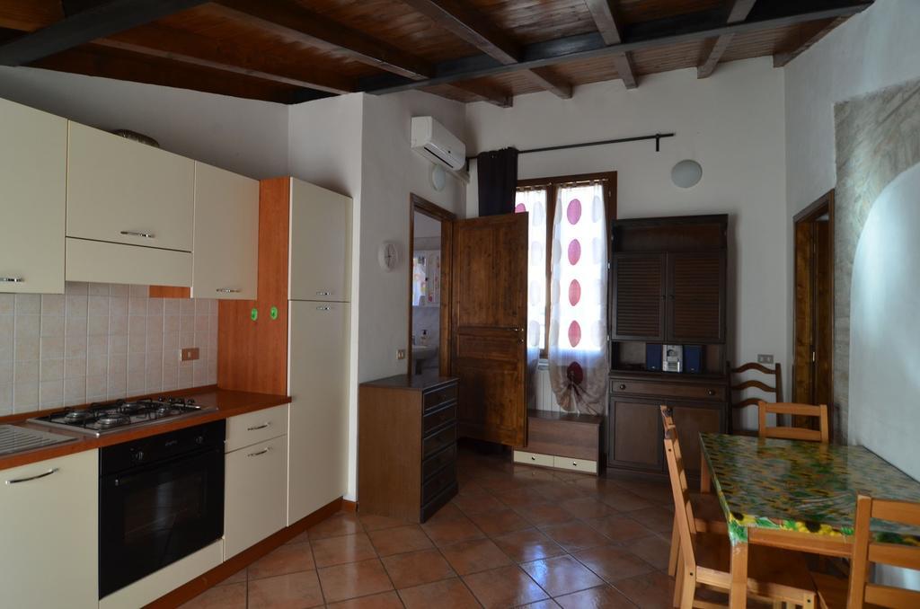 Via Toscana House Parma Szoba fotó