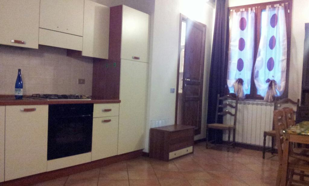 Via Toscana House Parma Szoba fotó