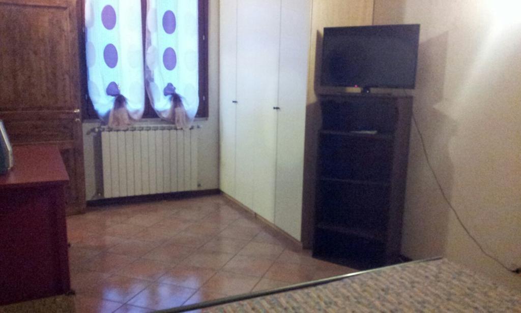 Via Toscana House Parma Szoba fotó