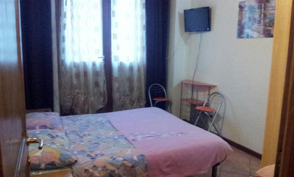 Via Toscana House Parma Szoba fotó