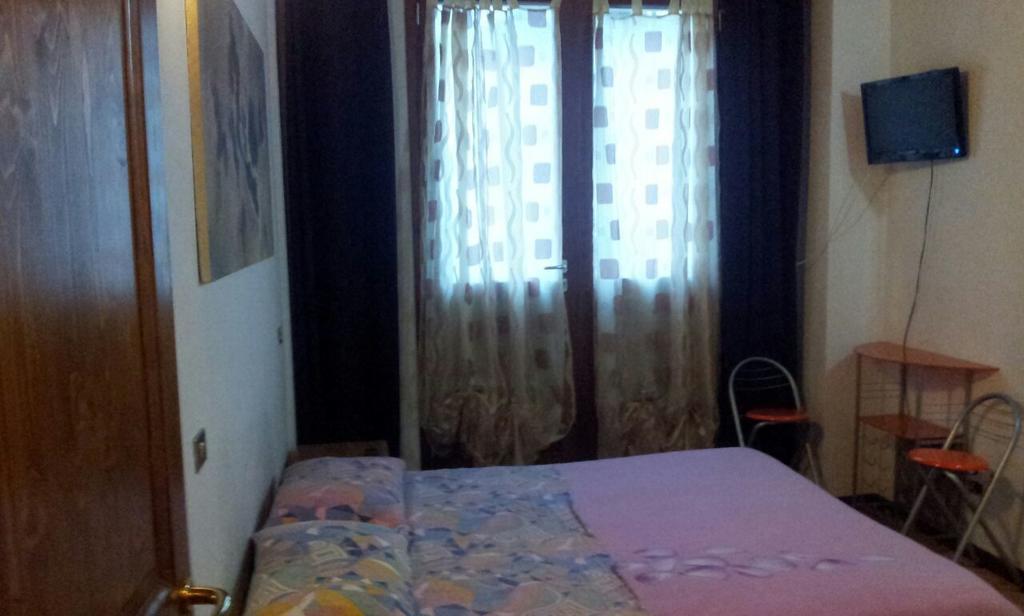 Via Toscana House Parma Szoba fotó